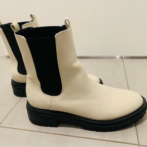 Nine West Cream and Black Ankle Boots Size 7
